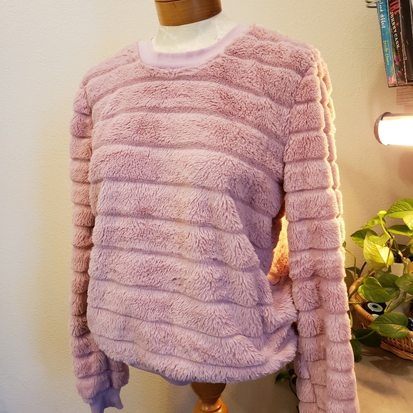 Super Cute Pink Fuzzy Sweater sz Medium - Picture 6 of 6